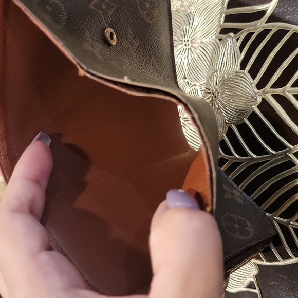 Authentic Louis Vuitton kisslock wallet - Picture 9 of 10